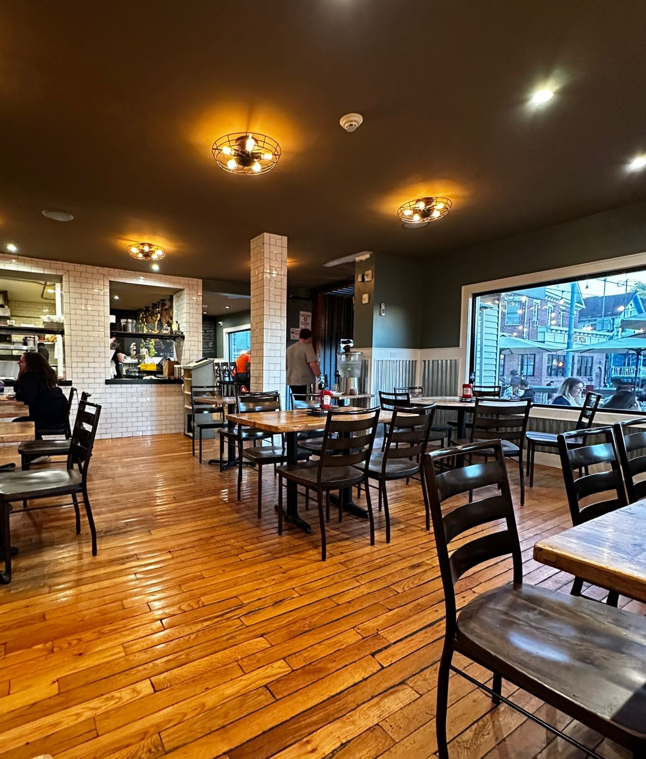 Lola's Cafe
